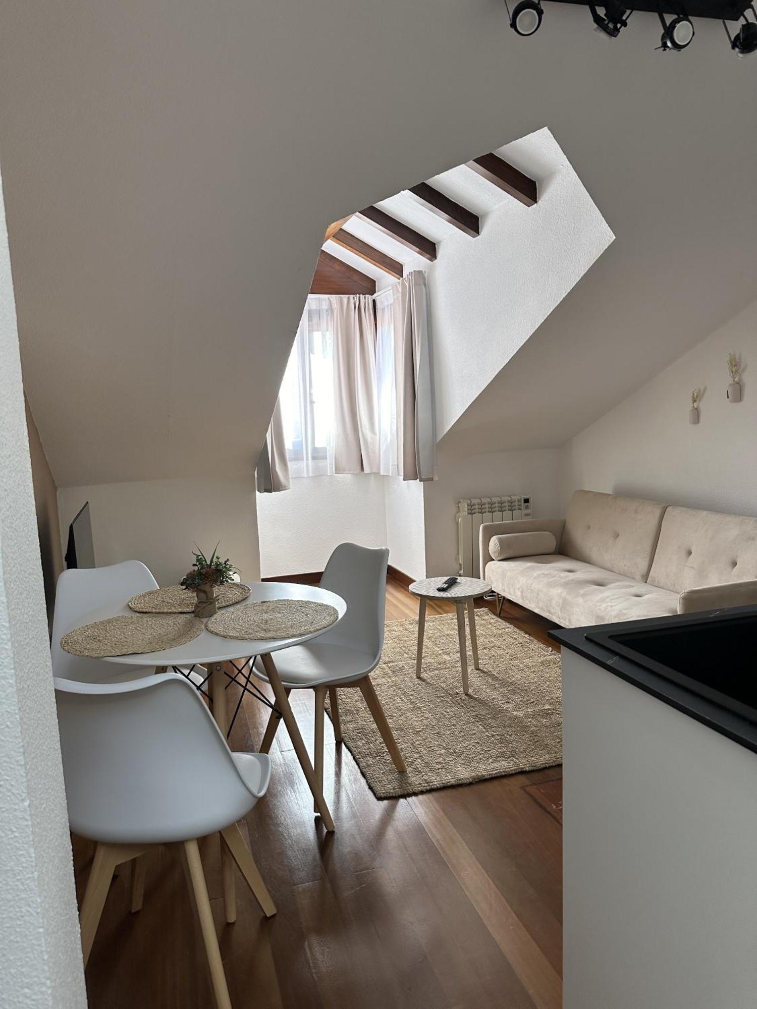 Apartamentos Val De コミージャス エクステリア 写真